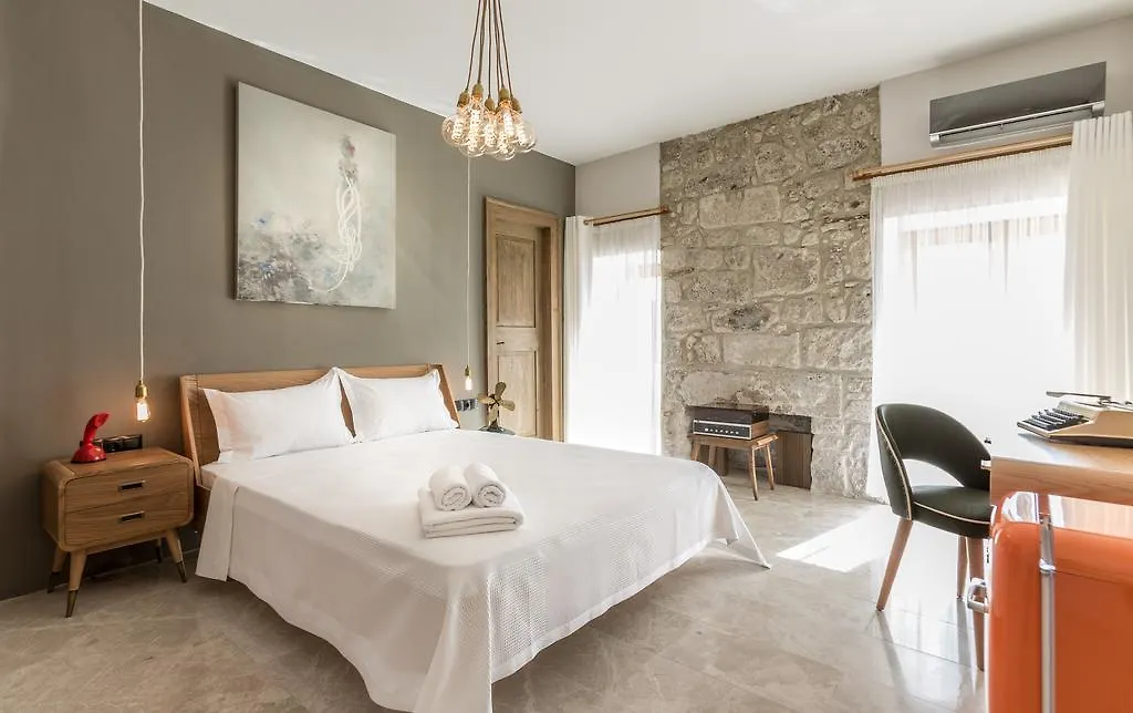 Alacati Hacimemis Palas Çeşme