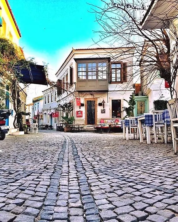 Alacati Hacimemis Palas Çeşme
